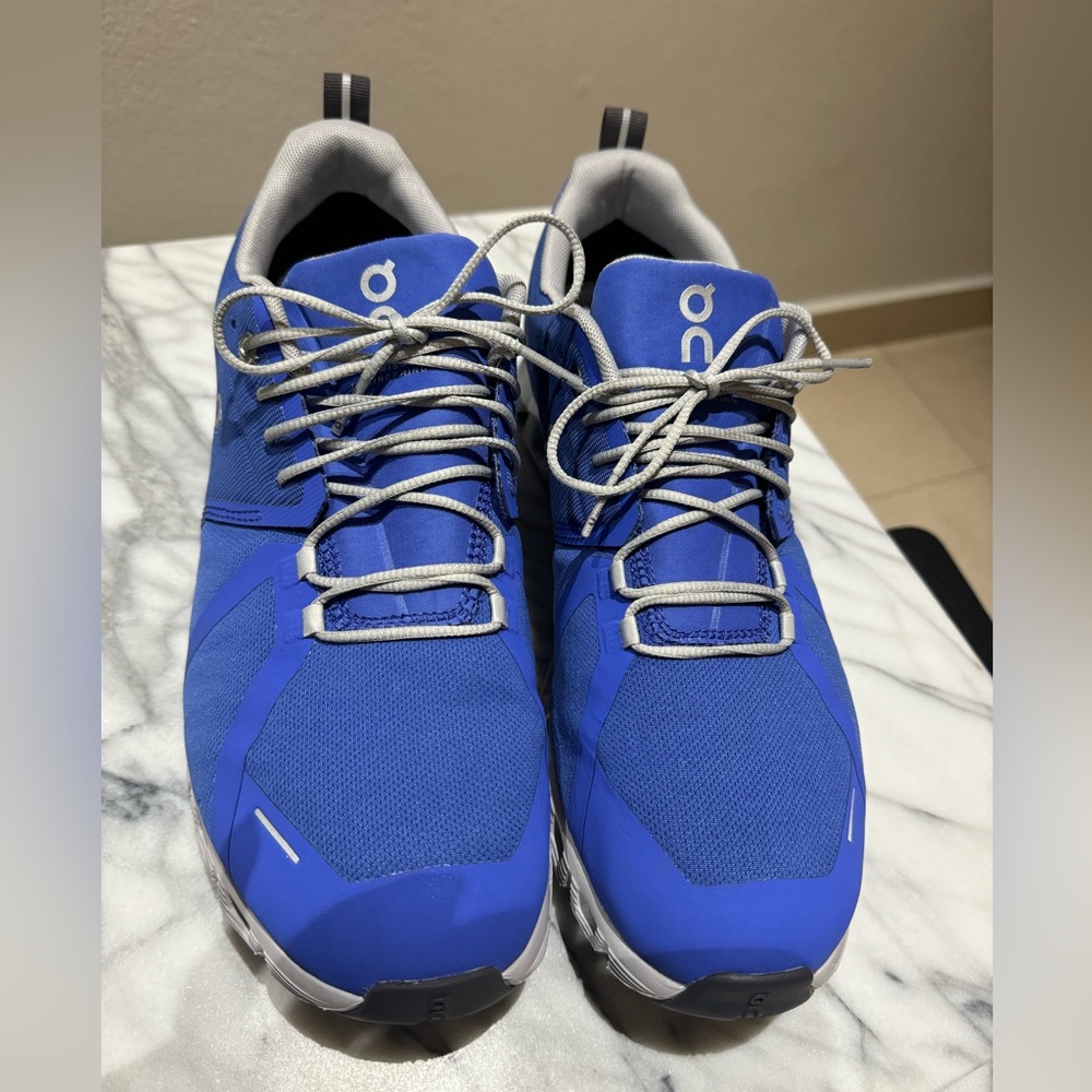 Mens Sneakers ON, Like New
No Box